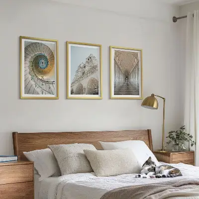 Set de 3 cuadros para salón con la imagen de la escalera de caracol de la fachada de la catedral