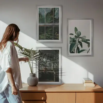 Set de 3 cuadros para salón con diseño de hojas verdes en planta de ventana