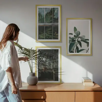 Set de 3 cuadros para salón con diseño de hojas verdes en planta de ventana