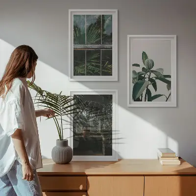 Set de 3 cuadros para salón con diseño de hojas verdes en planta de ventana