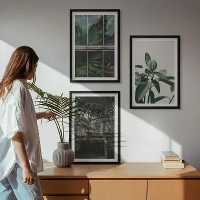 Set de 3 cuadros para salón con diseño de hojas verdes en planta de ventana