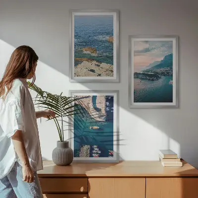 Juego de 3 cuadros con motivos de vistas al mar, acantilados y puertos