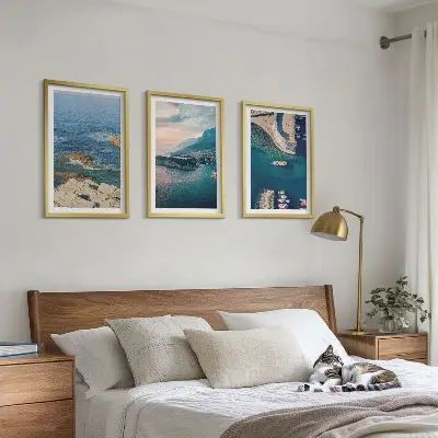 Juego de 3 cuadros con motivos de vistas al mar, acantilados y puertos