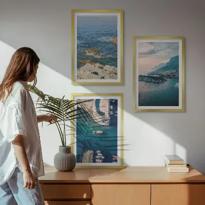 Juego de 3 cuadros con motivos de vistas al mar, acantilados y puertos