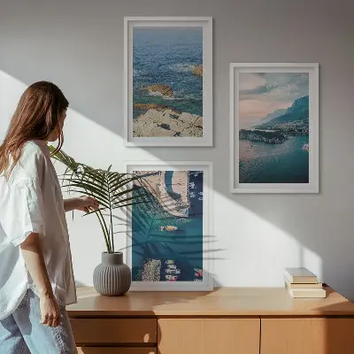 Juego de 3 cuadros con motivos de vistas al mar, acantilados y puertos