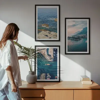 Juego de 3 cuadros con motivos de vistas al mar, acantilados y puertos