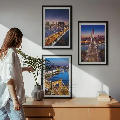 Juego de 3 cuadros ciudades de noche con puentes y ríos