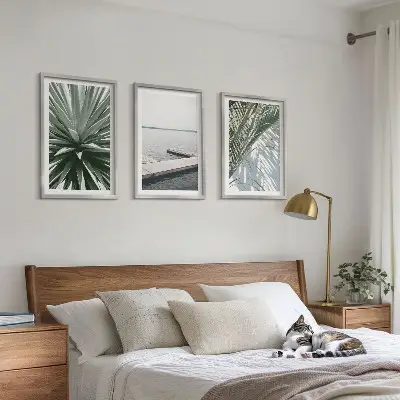 Set de 3 cuadros para salón con diseño de puente de madera y hojas de palmera