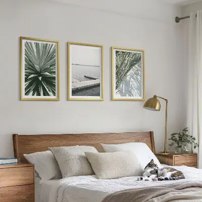 Set de 3 cuadros para salón con diseño de puente de madera y hojas de palmera
