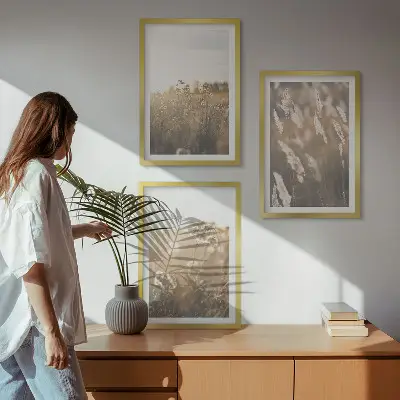 Juego de 3 cuadros con diseño de flores en paisaje cálido