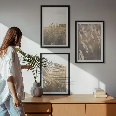 Juego de 3 cuadros con diseño de flores en paisaje cálido