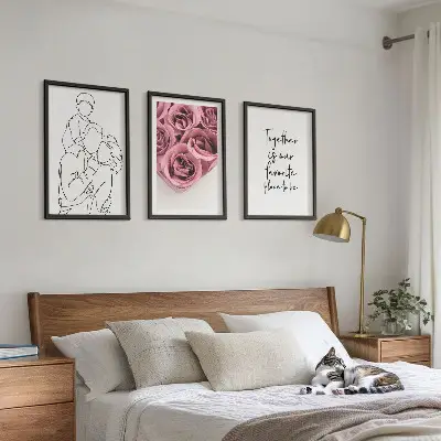Set de 3 cuadros para salón con diseño de ramos de rosas dibujados a mano