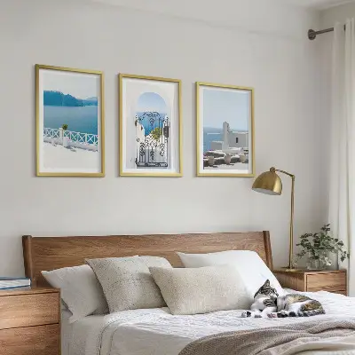 Set de 3 cuadros para salón con diseño de edificios del Mar Blanco en Grecia
