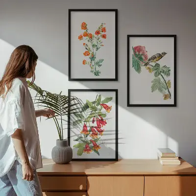Juego de 3 cuadros con diseño de flores pintadas y un pájaro