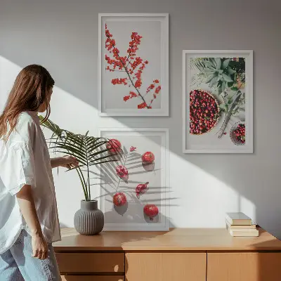 Juego de 3 cuadros con diseño minimalista de frutos rojos