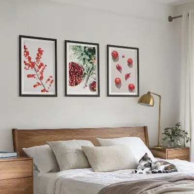 Juego de 3 cuadros con diseño minimalista de frutos rojos