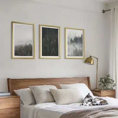 Set de 3 cuadros para salón con diseño de bosques verdes entre la niebla