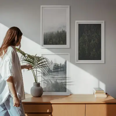 Set de 3 cuadros para salón con diseño de bosques verdes entre la niebla