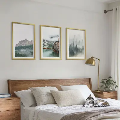 Set de 3 cuadros para salón con diseño de montañas, lago, cabaña y niebla