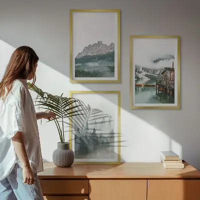 Set de 3 cuadros para salón con diseño de montañas, lago, cabaña y niebla