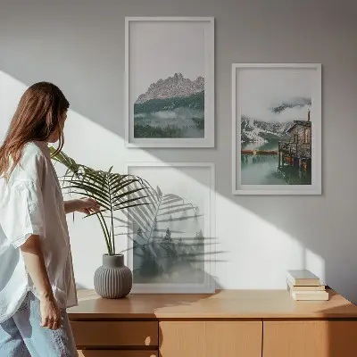 Set de 3 cuadros para salón con diseño de montañas, lago, cabaña y niebla