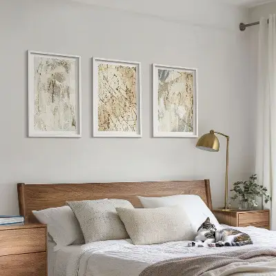 Set de 3 cuadros para salón con estampados abstractos en tonos beige y gris