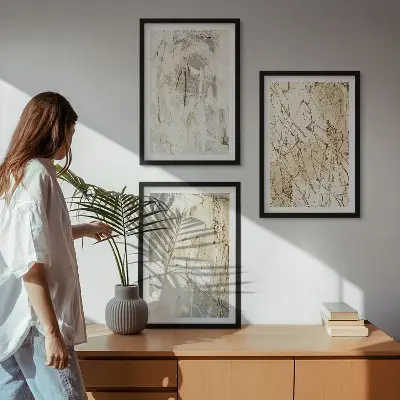 Set de 3 cuadros para salón con estampados abstractos en tonos beige y gris