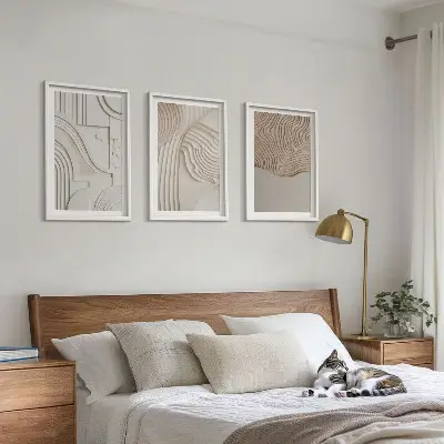 Set de 3 cuadros decorativos para salón con estampados abstractos en beige y blanco