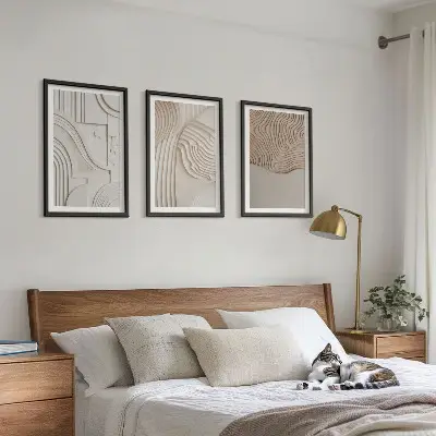 Set de 3 cuadros decorativos para salón con estampados abstractos en beige y blanco