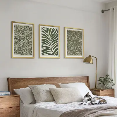 Set de 3 cuadros para salón con patrones de hojas y formas onduladas