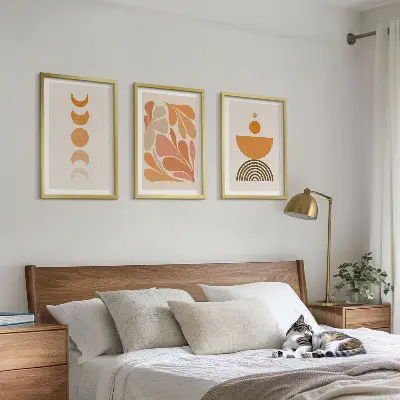 Set de 3 cuadros para salón con diseño de formas abstractas en color naranja