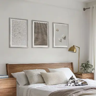 Set de 3 cuadros para salón con texturas naturales de madera y piedra