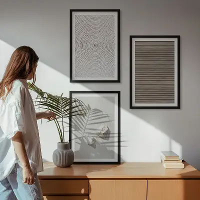 Set de 3 cuadros para salón con texturas naturales de madera y piedra