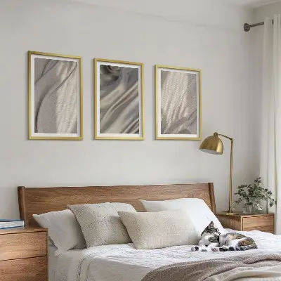 Juego de 3 cuadros con telas bohemias naturales en primer plano