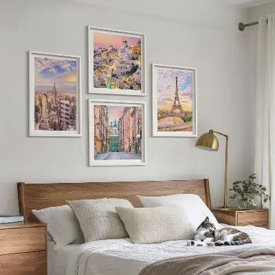 Galería de pared con paisajes de Nueva York, París, Oia y Varsovia al crepúsculo