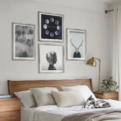 Set de 4 cuadros para salón con diseño de mujer calavera con luna y niebla en el bosque