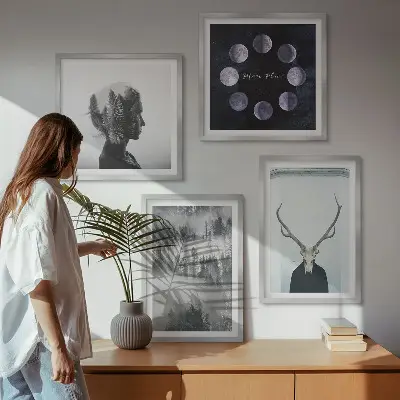 Set de 4 cuadros para salón con diseño de mujer calavera con luna y niebla en el bosque