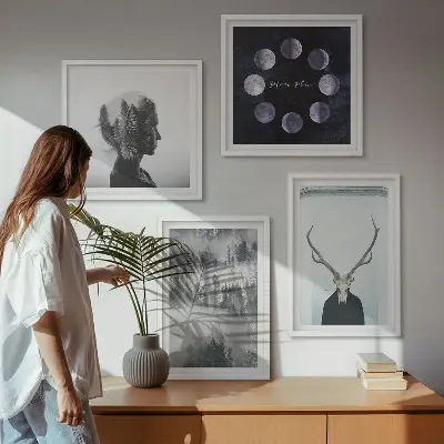 Set de 4 cuadros para salón con diseño de mujer calavera con luna y niebla en el bosque