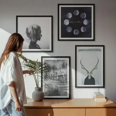 Set de 4 cuadros para salón con diseño de mujer calavera con luna y niebla en el bosque