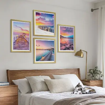 Set de 4 cuadros para salón con diseño de paisaje invernal de montaña con muelle
