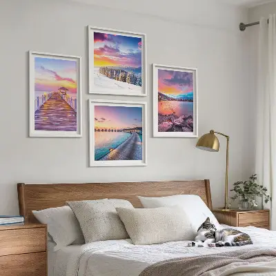 Set de 4 cuadros para salón con diseño de paisaje invernal de montaña con muelle
