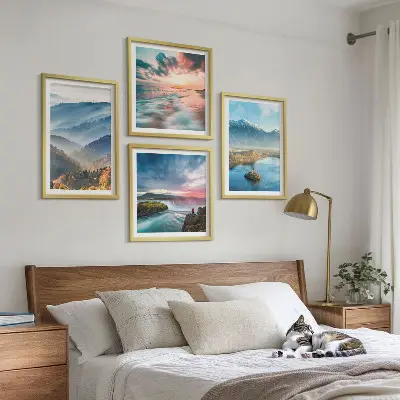 Galería de pared con paisajes de montañas y cascadas