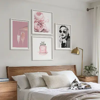 Set de cuadros modernos para salón con accesorios elegantes de color rosa