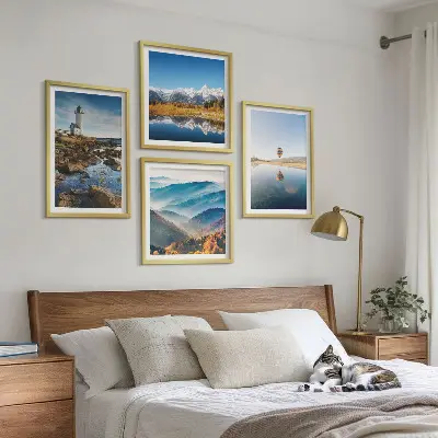 Galería de pared vistas de la naturaleza con faro y montañas