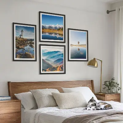 Galería de pared vistas de la naturaleza con faro y montañas