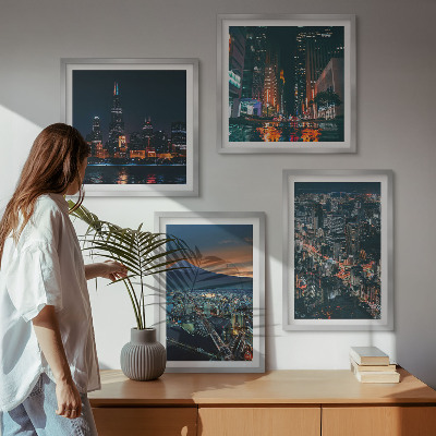 Set de 4 cuadros para salón Vista de la ciudad desde la montaña por la noche.