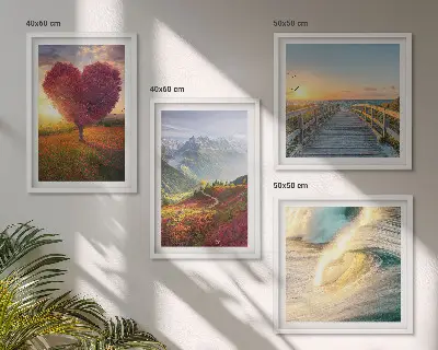 Galería de pared con paisajes de montañas, olas, árboles, corazones y muelles