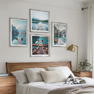 Galería de pared muelles de madera en el lago con barcos