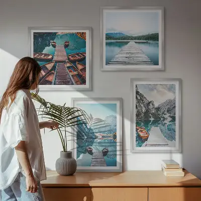 Galería de pared muelles de madera en el lago con barcos