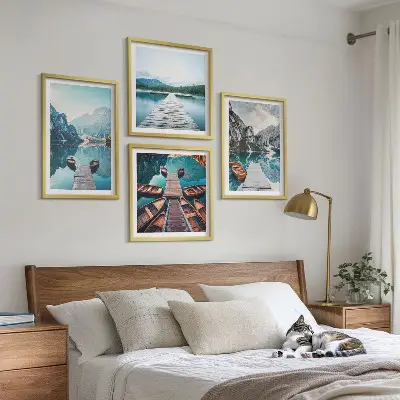 Galería de pared muelles de madera en el lago con barcos